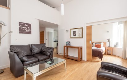Simpson Loan No.2 1 - Light open plan living area in Edinburgh holiday let