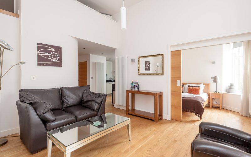 Simpson Loan No.2 1 - Light open plan living area in Edinburgh holiday let