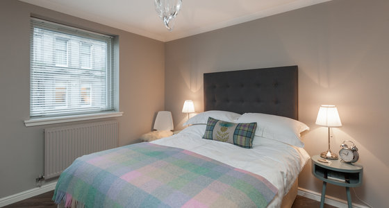 Ocean Drive 1 - Modern double bedroom at Edinburgh holiday let