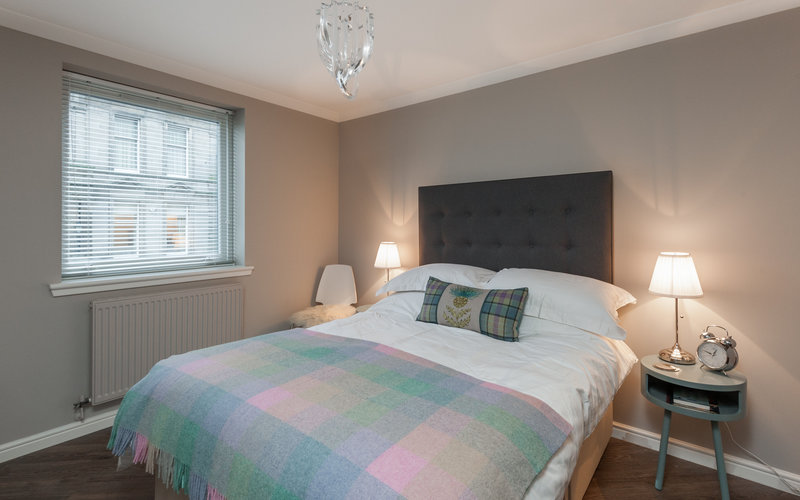 Ocean Drive 1 - Modern double bedroom at Edinburgh holiday let