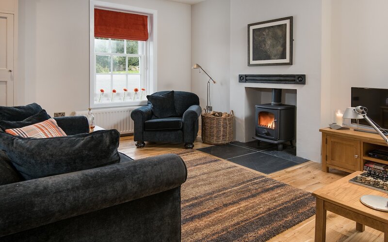 Cosy Lounge for Business Travellers - Cosy lounge with 3 comfortable seats, featuring a fireplace and view of the nature