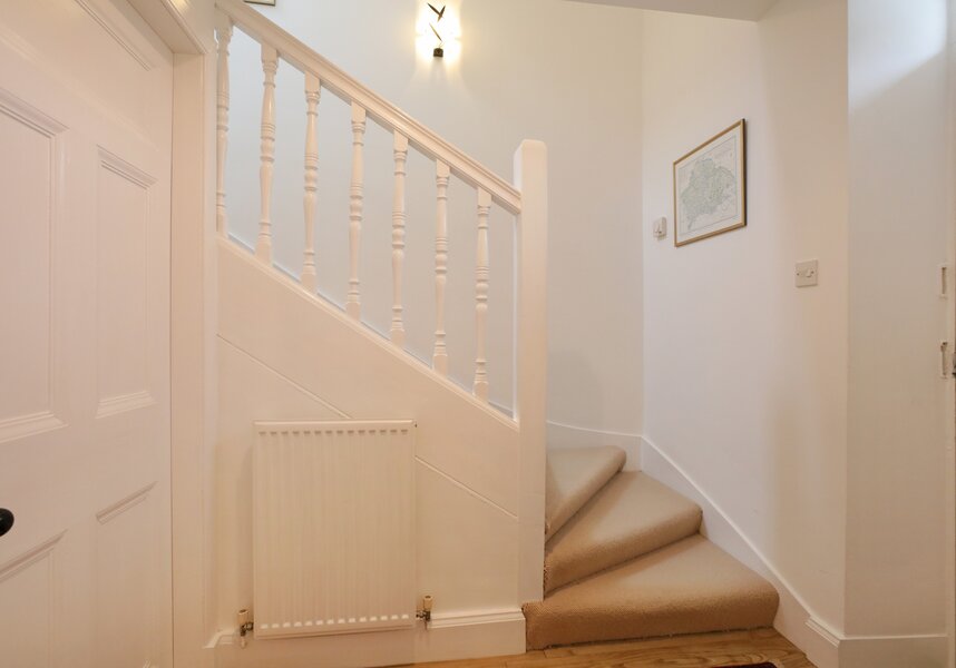 Primrose Cottage - stairs to upper floor
