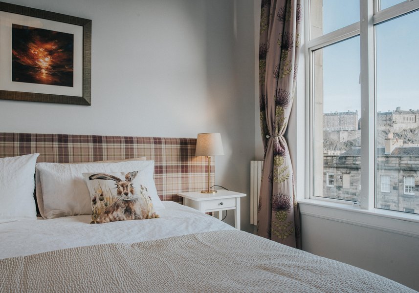 Bedroom with Views to Edinburgh Castle