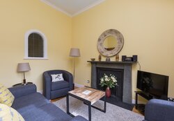 25702_OldTolboothWynd05