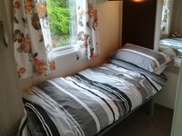 Twin bedroom