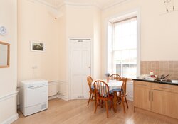 6495_union street-kitchen table