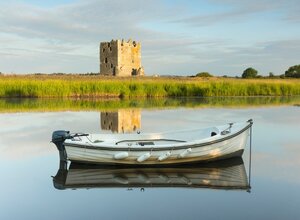Embark on a journey to the Threave Castle (© VisitScotland / Kenny Lam)