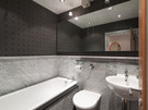 York Place Residence-6 - Modern ensuite bathroom in Edinburgh holiday let