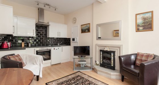Portsburgh Square 1 - Light open plan living and kitchen area in Edinburgh holiday let