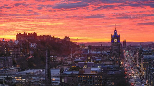 Edinburgh viewed from Calton Hill (© Visit Scotland)