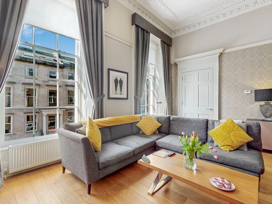 40-web-or-mls-242 West George Street MacKintosh Apartment_40