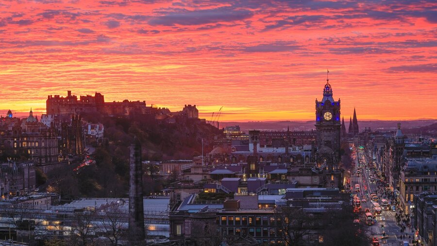 Edinburgh viewed from Calton Hill (© Visit Scotland)