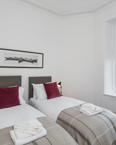 Brunswick Street 3 - Bedroom with zip'n'link beds in Edinburgh holiday let