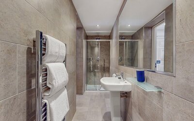 56-web-or-mls-242 West George Street MacKintosh Apartment_55 - Stylish bathroom featuring a walk-in shower