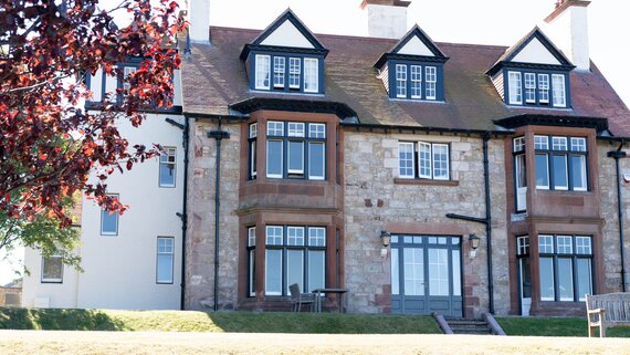 St Aidans holiday home - Exterior of grand rental accommodation in North Berwick.