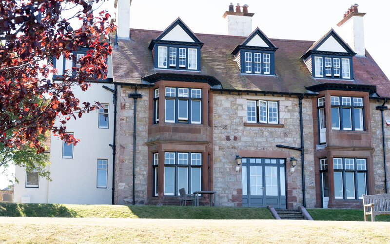 St Aidans holiday home - Exterior of grand rental accommodation in North Berwick.