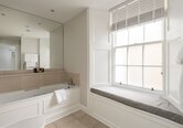 Spacious En-Suite Bathroom in Edinburgh