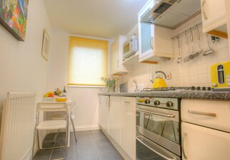 Fully equipped Kitchen with dining corner