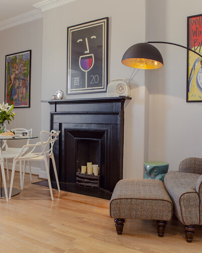 Diner in a Self-Catered Apartment - Bright diner with table and four chairs in the heart of Edinburgh (© The Edinburgh Address) Diner in a Self-Catered Apartment - Bright diner with table and four chairs in the heart of Edinburgh (© The Edinburgh Address)