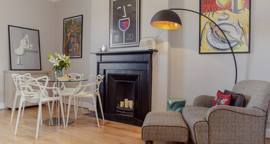Dining Area - Another luxurious fireplace and fantastic artwork (© The Edinburgh Address)