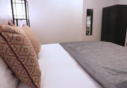 Luxurious Bedroom Ambience – Central Edinburgh Stay