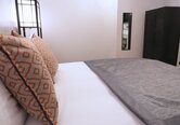 Luxurious Bedroom Ambience – Central Edinburgh Stay
