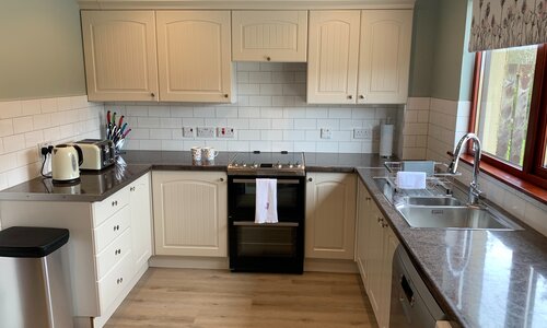 Kitchen - Fully equipped kitchen with cooker, fridge freezer, dishwasher and washing machine.  Over looking the garden too!