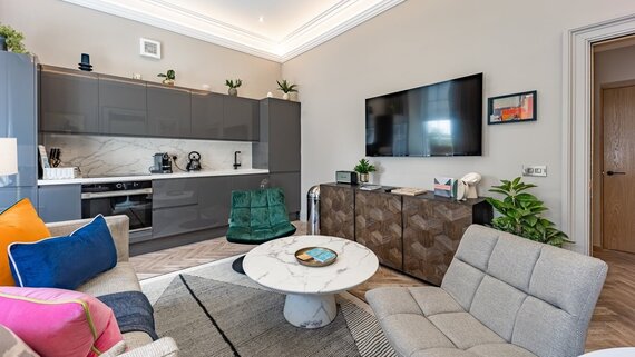 Living Room - Lovely spacious living room