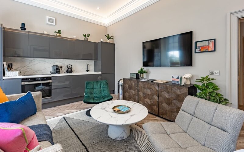 Living Room - Lovely spacious living room