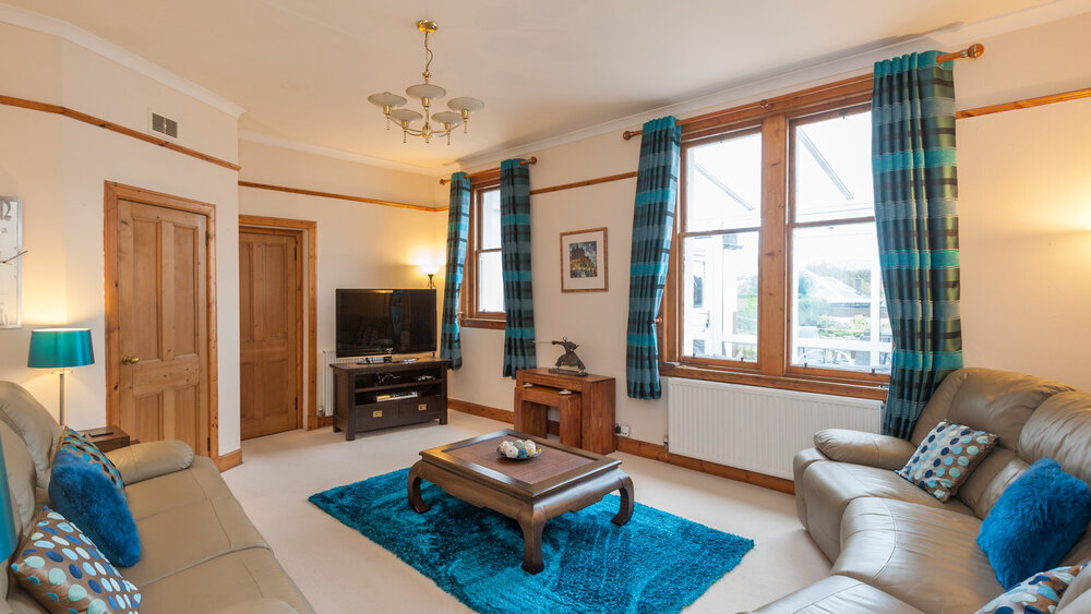 Traquair Park West 1 - Comfortable, tastefully decorated living room in Edinburgh holiday let