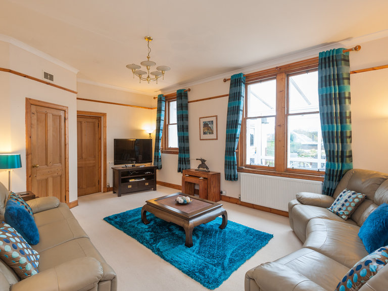 Traquair Park West 1 - Comfortable, tastefully decorated living room in Edinburgh holiday let