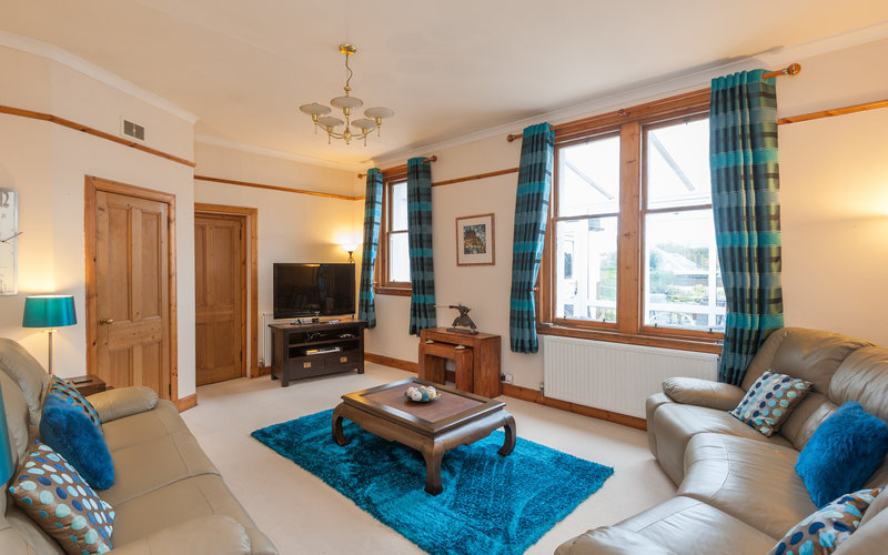 Traquair Park West 1 - Comfortable, tastefully decorated living room in Edinburgh holiday let