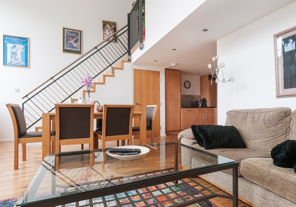 Spacious Luxury Apartment with parking , between City Centre and