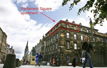 Picture of Parliament Square, on Royal Mile, 300 metres from Edinburgh Castle, Lothian, Scotland - View of building