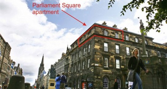 Picture of Parliament Square, on Royal Mile, 300 metres from Edinburgh Castle, Lothian, Scotland - View of building