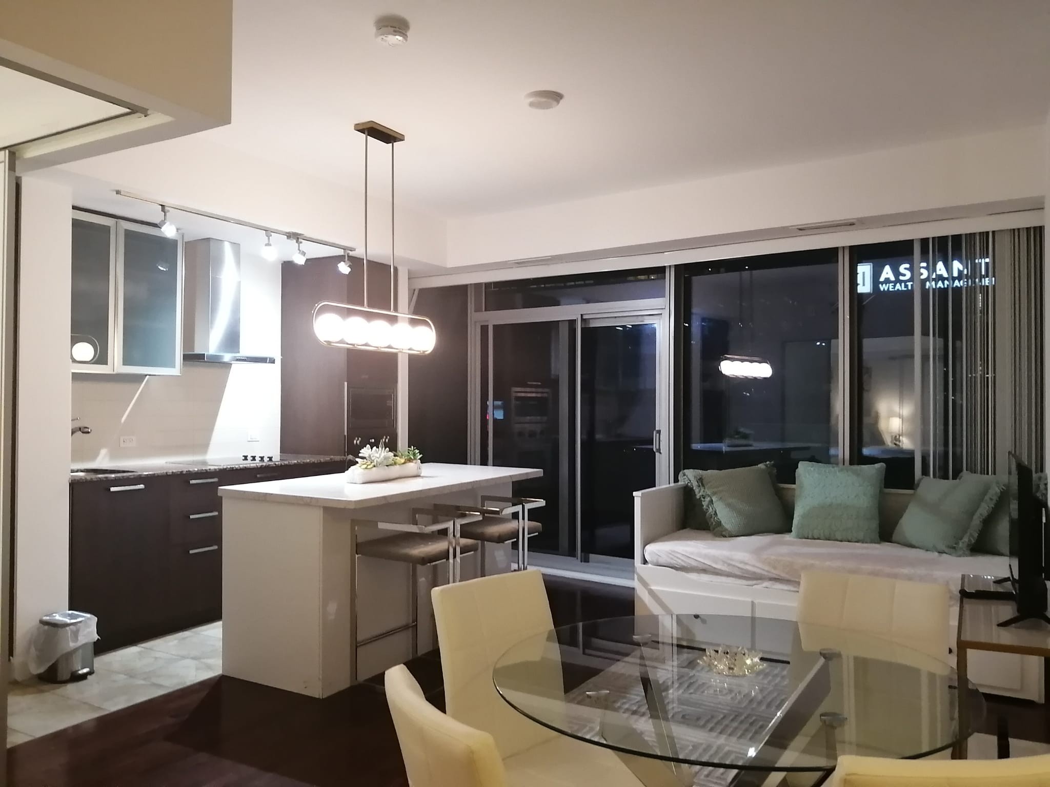 Spacious Premier 3 Bedrooms Condo Downtown Toronto