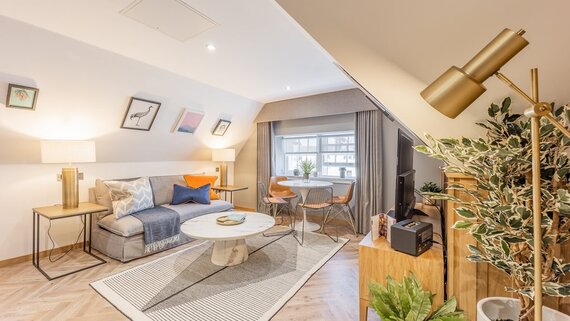 01ef5ef5-df40-4068-8b33-aeb300ba526c - Stunning living room interior