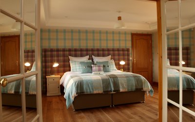 Bedroom in a Vacation Rental in Scotland - Traditionally decorated and cosy bedroom featuring vivid colours
