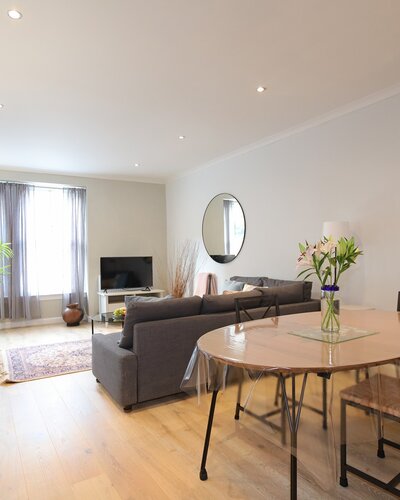 Dining area / living room - Dining table and living area, with grey comfy sofas in Edinburgh holiday rental apartment.