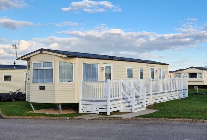 Carnaby Coastal Stay – West Sands - Exterior of Carnaby Coastal Stay holiday caravan at West Sands Holiday Village in Selsey, West Sussex, close to the beach and seafront facilities. (© CS Holiday Lets)