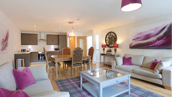 Sitting room/dining room - Stylish open plan living/kitchen/dining area in Edinburgh holiday home.