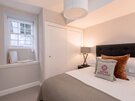 Double Bedroom in a City Break Rental - Spacious double room with grey colour scheme in Edinburgh, West End