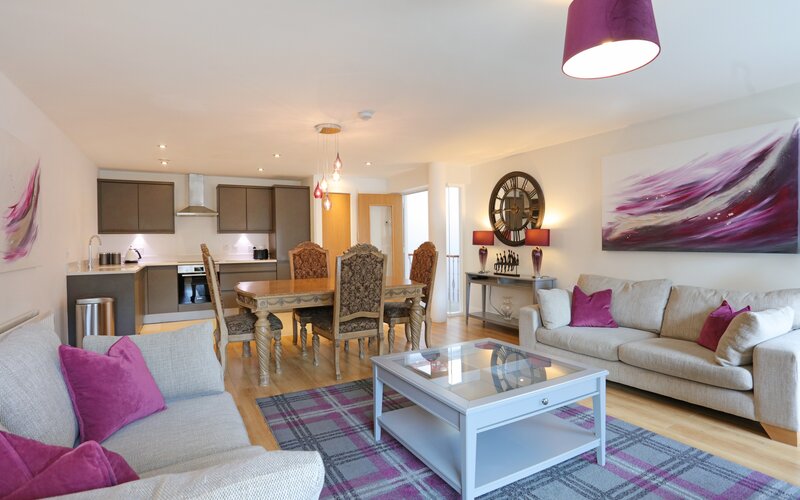 Sitting room/dining room - Stylish open plan living/kitchen/dining area in Edinburgh holiday home.