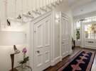 Entrance Hallway in Edinburgh Vacation Rental - Bright entrance hall with decorative red rug and WC off hall