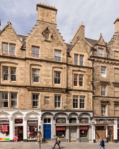 John Knox Holiday Apartment - 2 Bedroom Edinburgh Holiday let on the Royal Mile in Edinburgh city centre. (© innerCityLets)