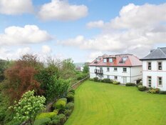 Waverley North Penthouse - shared garden