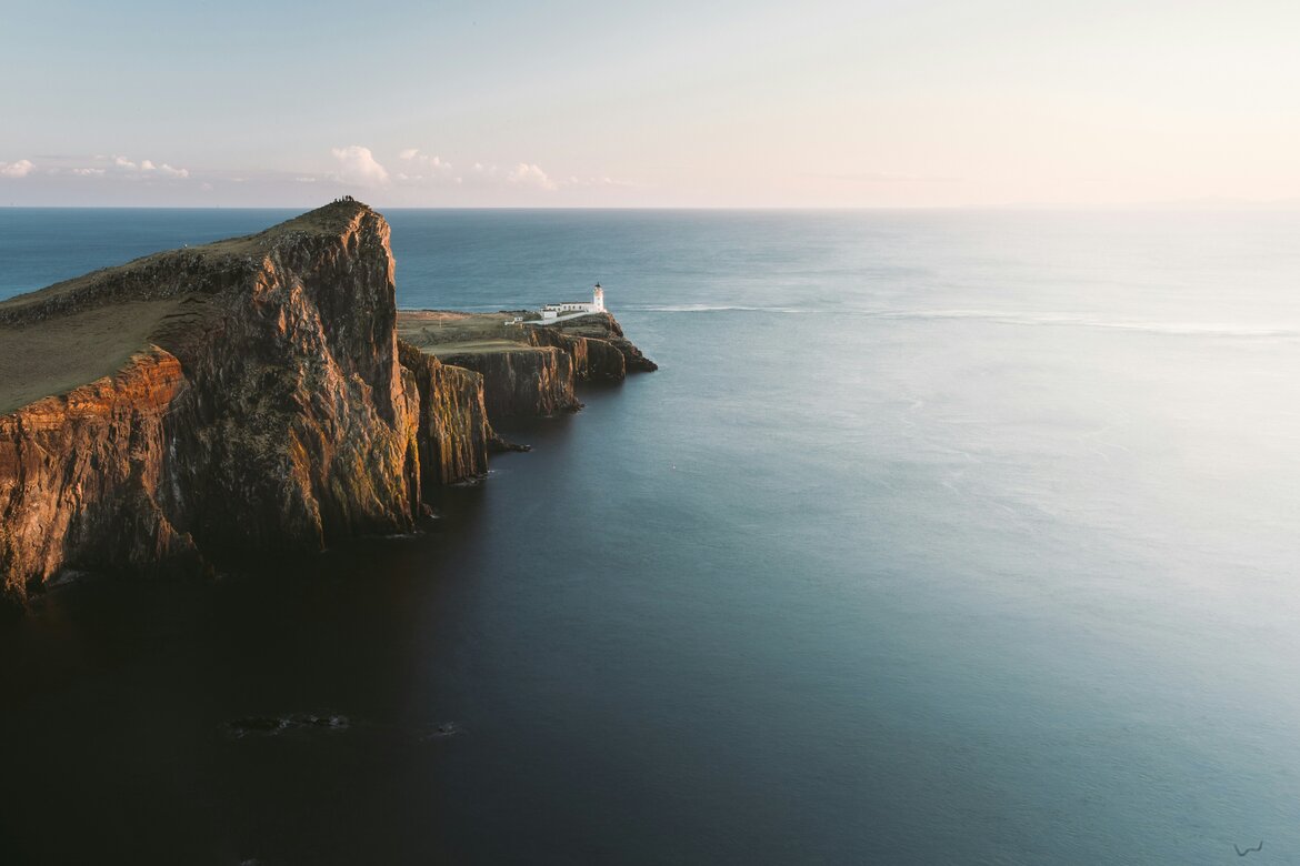 Neist Point Lighthouse, Glendale, Skye (© Photo by Mike Smith on Unsplash)