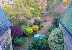Cosy Little Garden in a Vacation Rental in Scotland