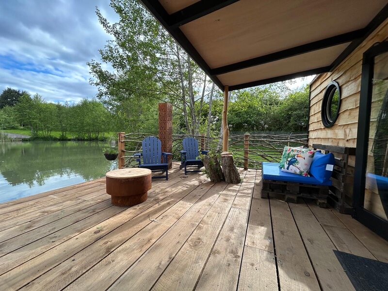 lake view fishing peg