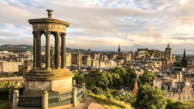 Edinburgh viewed from Calton Hill (© Kate Bielinski on Unsplash)